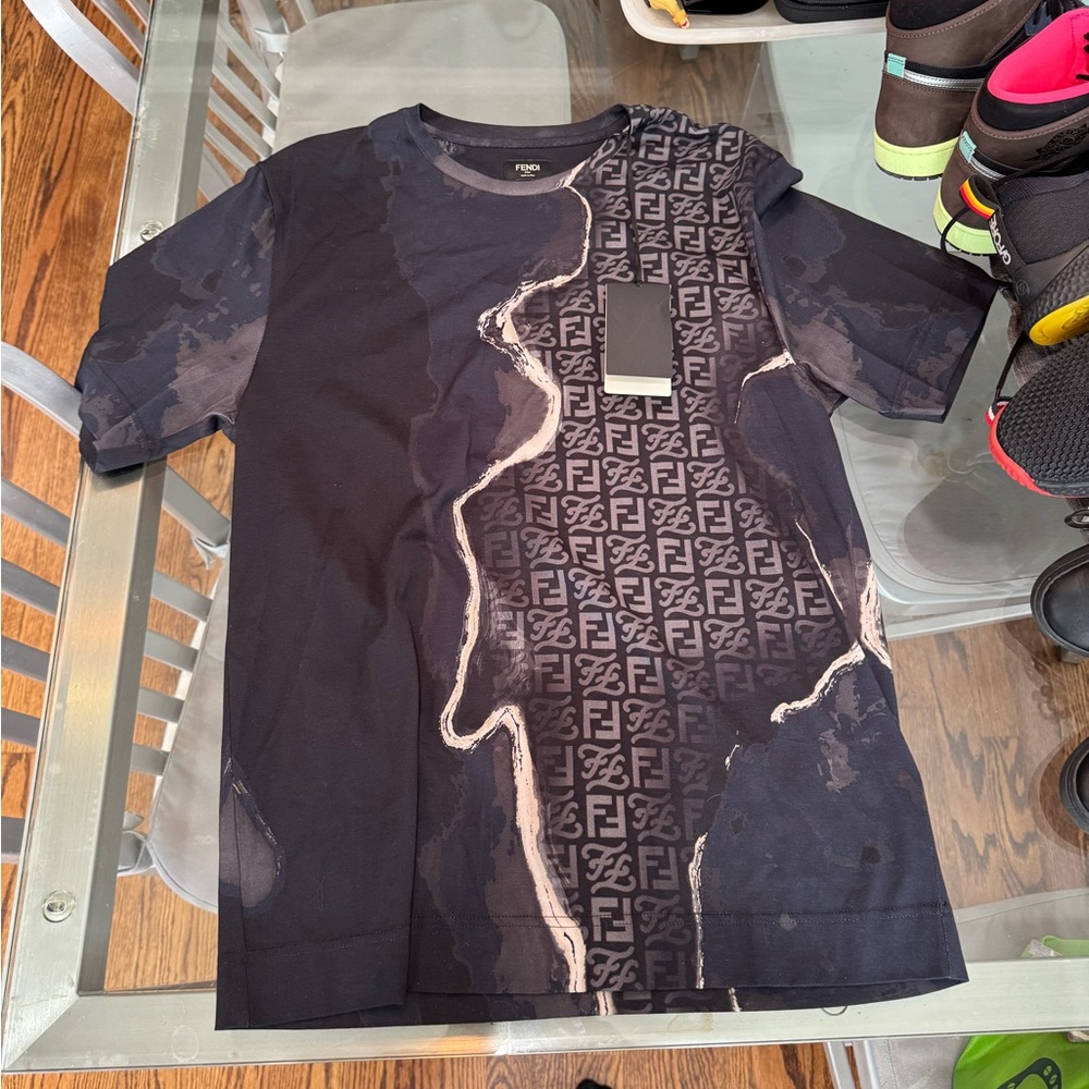 Fendi men tee shirt new with tags size small
